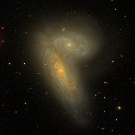 NGC 4567 (oben links); NGC 4568 (unten rechts)